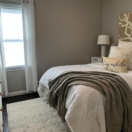Cozy, 1St Floor Apartment 2Bdrms Plus Semi Private Room With Futon Pets With Fee Family Friendly Close To Everything Cleveland Zewnętrze zdjęcie