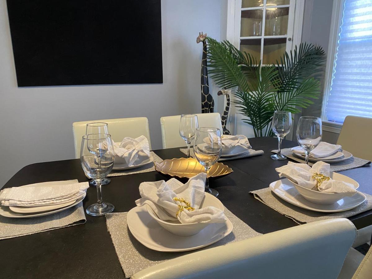 Cozy, 1St Floor Apartment 2Bdrms Plus Semi Private Room With Futon Pets With Fee Family Friendly Close To Everything Cleveland Zewnętrze zdjęcie