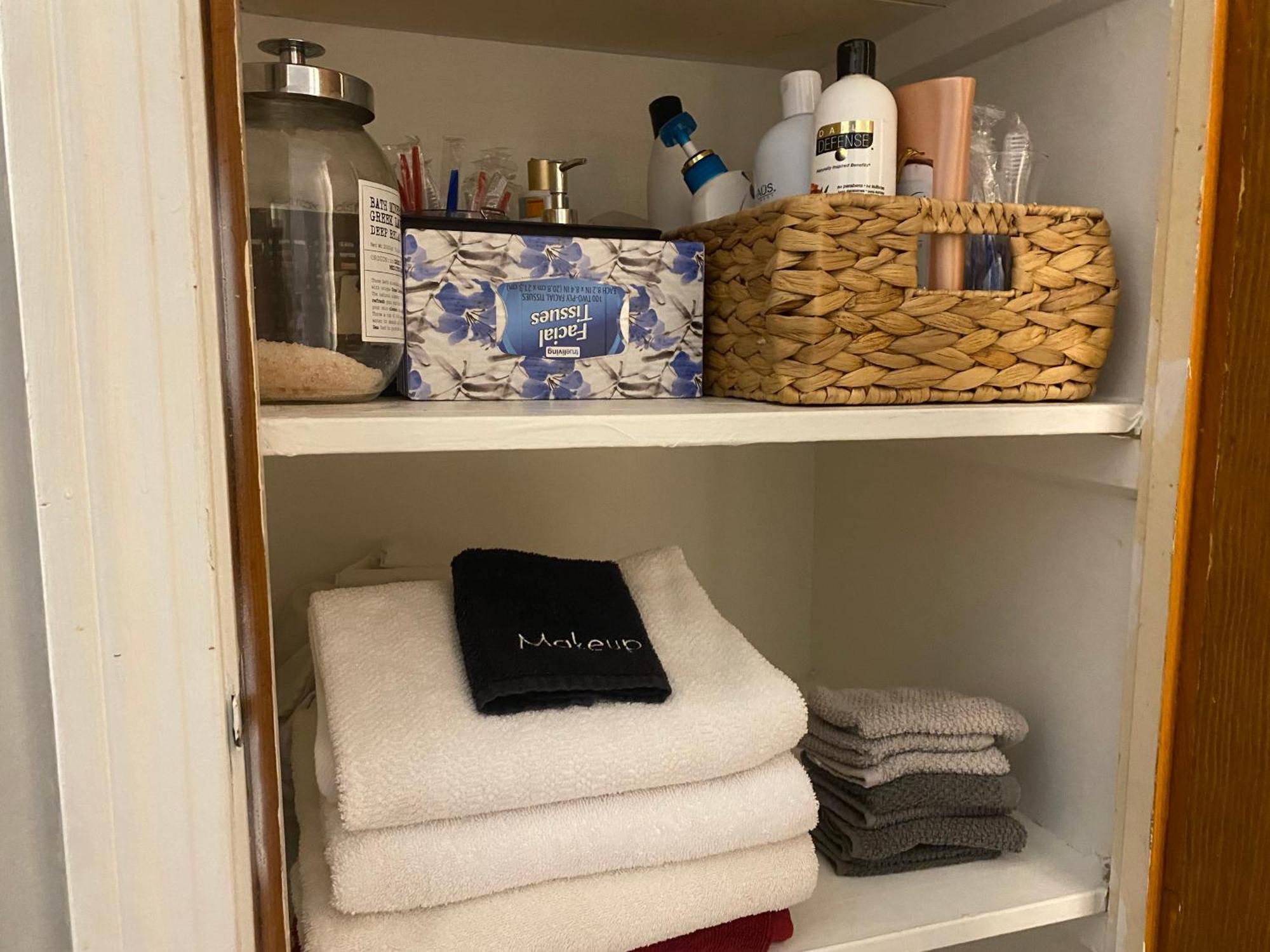 Cozy, 1St Floor Apartment 2Bdrms Plus Semi Private Room With Futon Pets With Fee Family Friendly Close To Everything Cleveland Zewnętrze zdjęcie