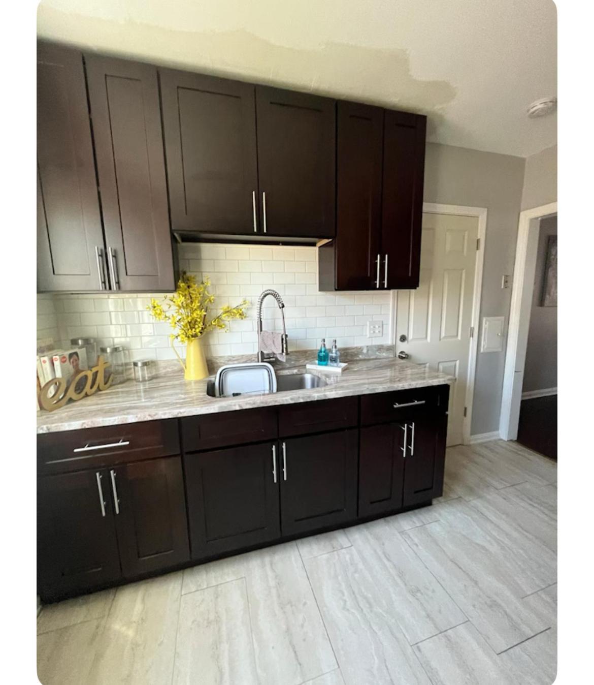 Cozy, 1St Floor Apartment 2Bdrms Plus Semi Private Room With Futon Pets With Fee Family Friendly Close To Everything Cleveland Zewnętrze zdjęcie